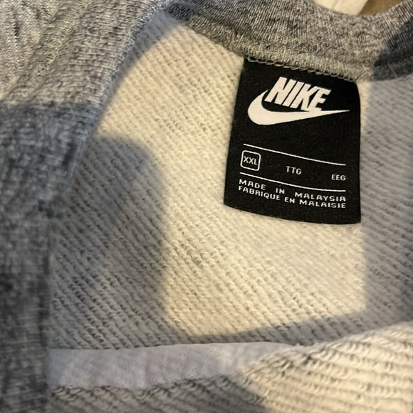 Men’s Nike Crewneck - Picture 2 of 3